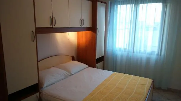 Apartmani Petra باكوشتاني شقة